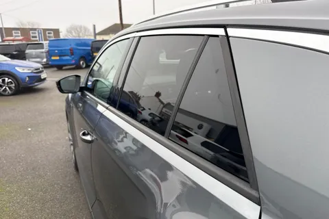 KS71GDU Volkswagen T-Roc 2.0 TDI EVO R-Line 5dr DSG Thumbnail #34