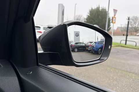 KS71GDU Volkswagen T-Roc 2.0 TDI EVO R-Line 5dr DSG Thumbnail #40