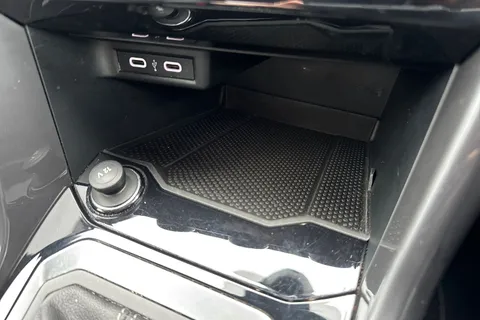 KS71GDU Volkswagen T-Roc 2.0 TDI EVO R-Line 5dr DSG Thumbnail #41