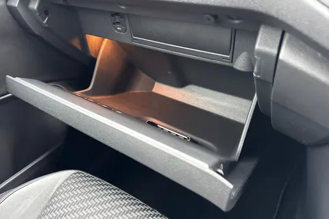 KS71GDU Volkswagen T-Roc 2.0 TDI EVO R-Line 5dr DSG Thumbnail #44