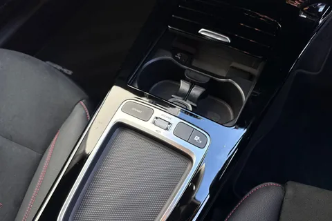 FH24DSO Mercedes-Benz Cla Class 1.3 CLA180h MHEV AMG Line (Executive) Coupe 7G-DCT Euro 6 (s/s) 4dr Thumbnail #24