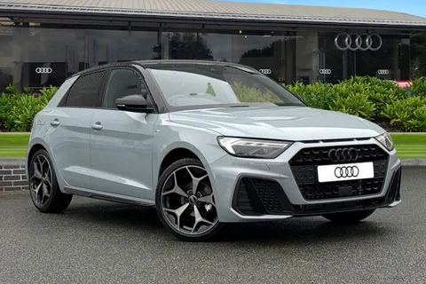  Audi A1 1.0 TFSI 25 Black Edition Sportback S Tronic Euro 6 (s/s) 5dr Thumbnail #2