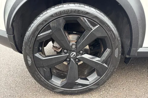 DX72YWR Nissan Juke 1.6 Premiere Edition Auto Euro 6 5dr Thumbnail #14