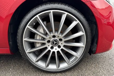 KJ19HCG Mercedes-Benz E Class 2.9 E400d AMG Line G-Tronic+ 4MATIC Euro 6 (s/s) 4dr Thumbnail #12