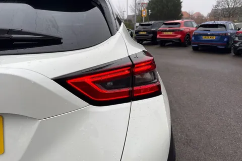 DX72YWR Nissan Juke 1.6 Premiere Edition Auto Euro 6 5dr Thumbnail #27