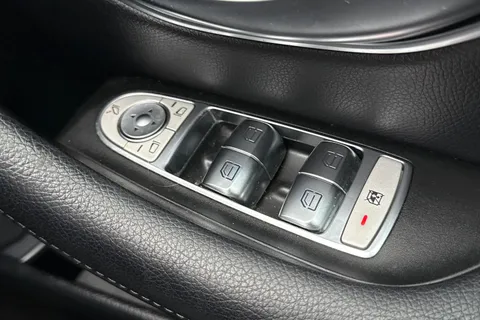 KJ19HCG Mercedes-Benz E Class 2.9 E400d AMG Line G-Tronic+ 4MATIC Euro 6 (s/s) 4dr Thumbnail #37