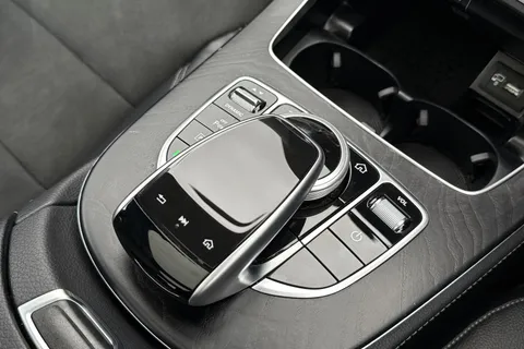 KJ19HCG Mercedes-Benz E Class 2.9 E400d AMG Line G-Tronic+ 4MATIC Euro 6 (s/s) 4dr Thumbnail #41