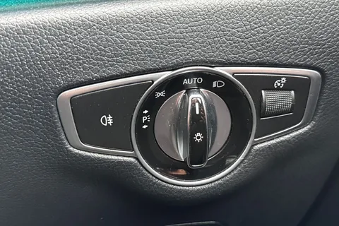 KJ19HCG Mercedes-Benz E Class 2.9 E400d AMG Line G-Tronic+ 4MATIC Euro 6 (s/s) 4dr Thumbnail #45