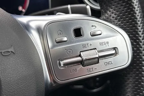 KJ19HCG Mercedes-Benz E Class 2.9 E400d AMG Line G-Tronic+ 4MATIC Euro 6 (s/s) 4dr Thumbnail #46