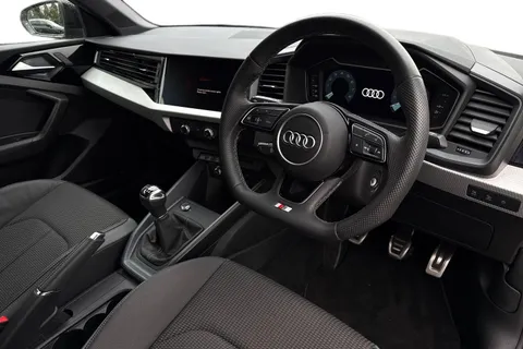 PK74YVP Audi A1 Black Edition 30 TFSI  116 PS 6-speed Thumbnail #15