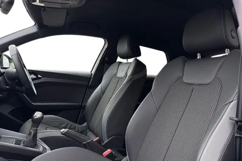 PK74YVP Audi A1 Black Edition 30 TFSI  116 PS 6-speed Thumbnail #17