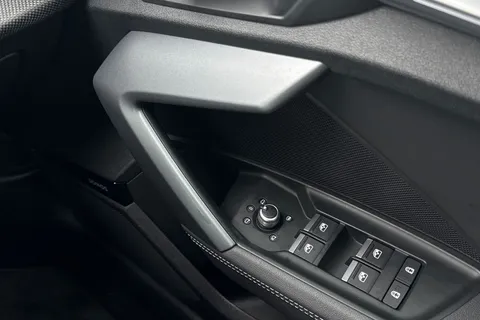 PK25XXJ Audi A3 Black Edition 35 TFSI  150 PS S tronic Thumbnail #40