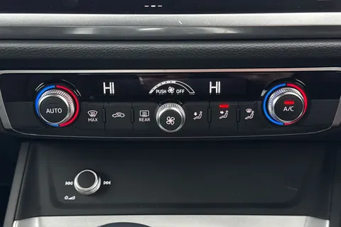 SF74ZGM Audi Q3 Sport 35 TFSI  150 PS S tronic Thumbnail #23