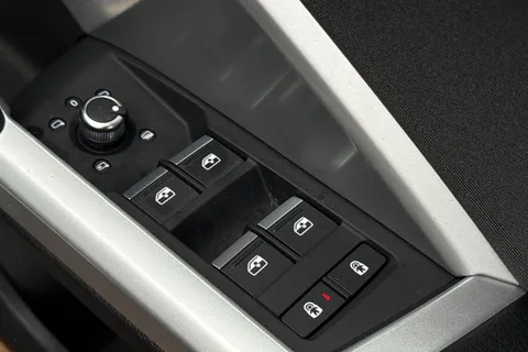 SF74ZGM Audi Q3 Sport 35 TFSI  150 PS S tronic Thumbnail #43