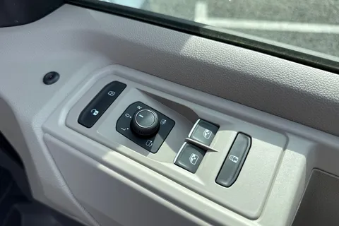 CX74LXY Volkswagen Multivan 1.4 TSI 13kWh Life DSG Euro 6 (s/s) 5dr Thumbnail #20