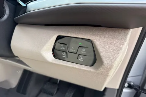 CX74LXY Volkswagen Multivan 1.4 TSI 13kWh Life DSG Euro 6 (s/s) 5dr Thumbnail #30