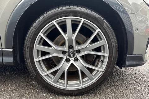 DG21JYX Audi Q3 2.0 TFSI 40 Vorsprung S Tronic quattro Euro 6 (s/s) 5dr Thumbnail #13