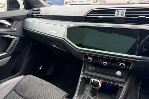 DG21JYX Audi Q3 2.0 TFSI 40 Vorsprung S Tronic quattro Euro 6 (s/s) 5dr Thumbnail #20