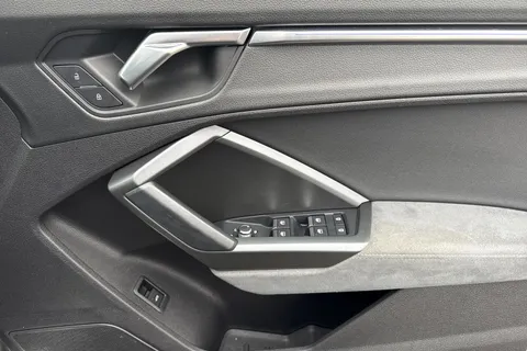 DG21JYX Audi Q3 2.0 TFSI 40 Vorsprung S Tronic quattro Euro 6 (s/s) 5dr Thumbnail #21