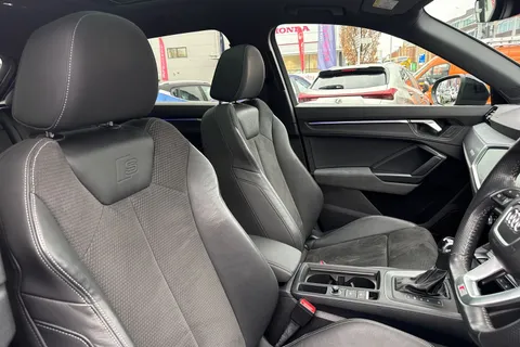 DG21JYX Audi Q3 2.0 TFSI 40 Vorsprung S Tronic quattro Euro 6 (s/s) 5dr Thumbnail #24