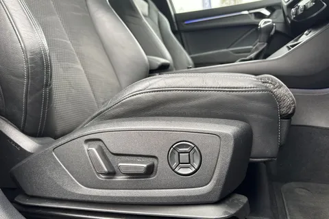 DG21JYX Audi Q3 2.0 TFSI 40 Vorsprung S Tronic quattro Euro 6 (s/s) 5dr Thumbnail #30
