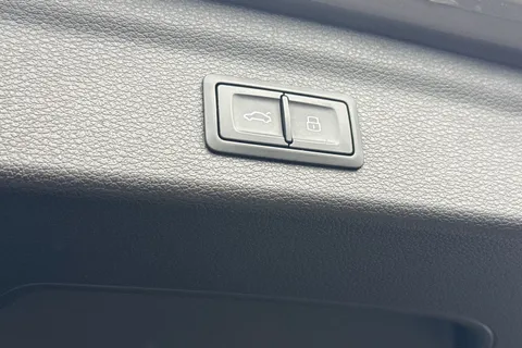 DG21JYX Audi Q3 2.0 TFSI 40 Vorsprung S Tronic quattro Euro 6 (s/s) 5dr Thumbnail #37