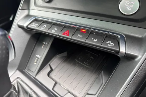 DG21JYX Audi Q3 2.0 TFSI 40 Vorsprung S Tronic quattro Euro 6 (s/s) 5dr Thumbnail #56