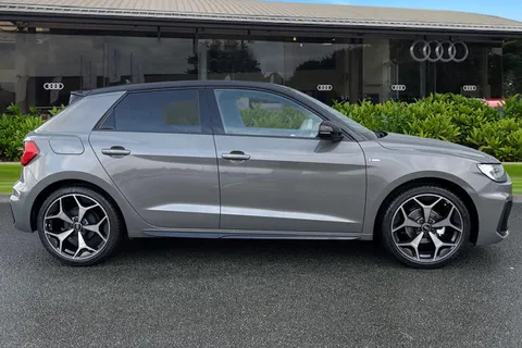  Audi A1 1.0 TFSI 25 Black Edition Sportback S Tronic Euro 6 (s/s) 5dr Thumbnail #3