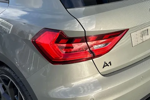  Audi A1 1.0 TFSI 25 Black Edition Sportback S Tronic Euro 6 (s/s) 5dr Thumbnail #7
