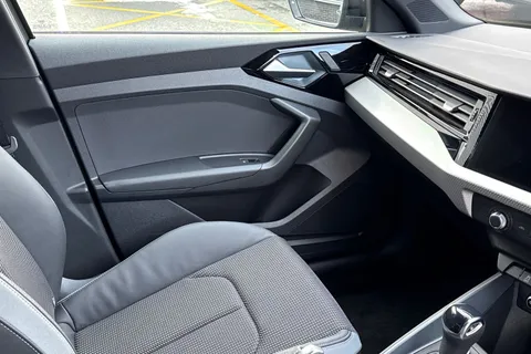  Audi A1 1.0 TFSI 25 Black Edition Sportback S Tronic Euro 6 (s/s) 5dr Thumbnail #19