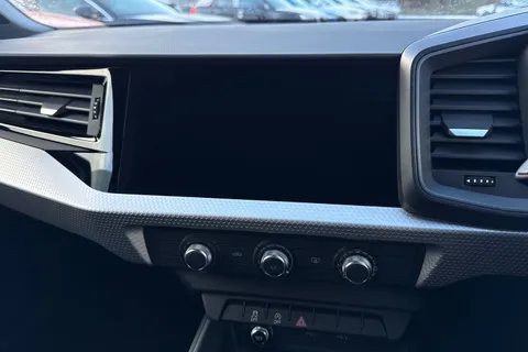  Audi A1 1.0 TFSI 25 Black Edition Sportback S Tronic Euro 6 (s/s) 5dr Thumbnail #45