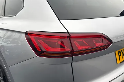 PX20DWY Volkswagen Touareg 3.0 V6 TDI 4Motion Black Edition 5dr Tip Auto **DYNAUDIO, HEADS UP** Thumbnail #9