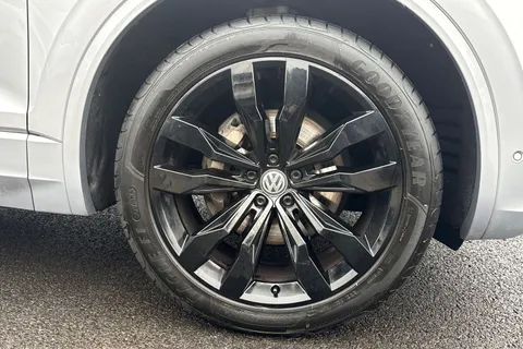 PX20DWY Volkswagen Touareg 3.0 V6 TDI 4Motion Black Edition 5dr Tip Auto **DYNAUDIO, HEADS UP** Thumbnail #12