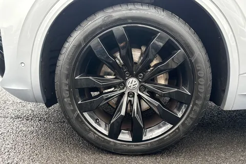 PX20DWY Volkswagen Touareg 3.0 V6 TDI 4Motion Black Edition 5dr Tip Auto **DYNAUDIO, HEADS UP** Thumbnail #13