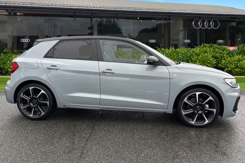  Audi A1 1.5 TFSI 35 Black Edition Sportback S Tronic Euro 6 (s/s) 5dr Thumbnail #3