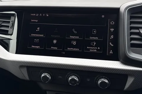  Audi A1 1.5 TFSI 35 Black Edition Sportback S Tronic Euro 6 (s/s) 5dr Thumbnail #36