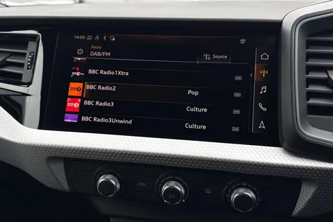  Audi A1 1.5 TFSI 35 Black Edition Sportback S Tronic Euro 6 (s/s) 5dr Thumbnail #38