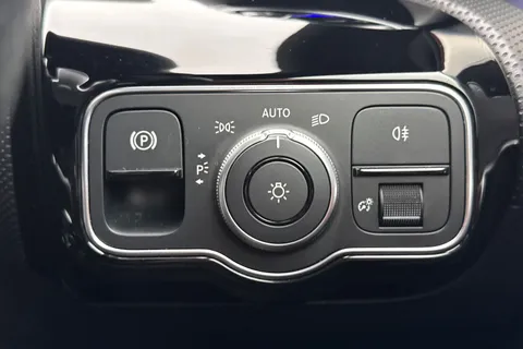 KP23CLJ Mercedes-Benz A Class 1.3 A200 AMG Line (Executive) 7G-DCT Euro 6 (s/s) 5dr Thumbnail #38