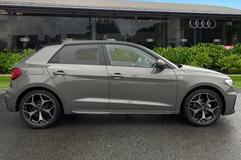  Audi A1 1.0 TFSI 25 Black Edition Sportback S Tronic Euro 6 (s/s) 5dr Thumbnail #3