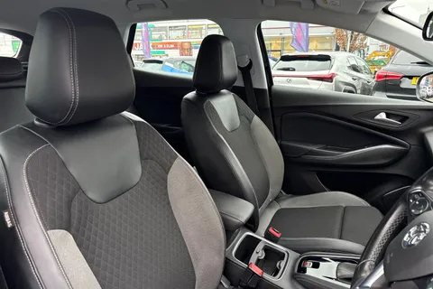 23 of 52 for Vauxhall Grandland X 1.2 Turbo Sport Nav Auto Euro 6 (s/s) 5dr