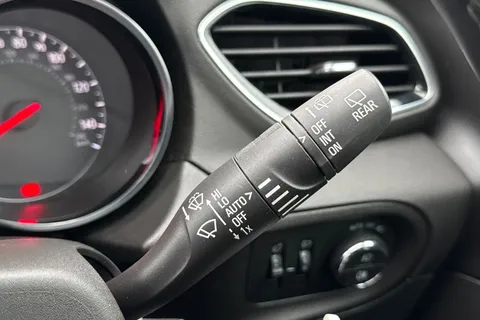 37 of 52 for Vauxhall Grandland X 1.2 Turbo Sport Nav Auto Euro 6 (s/s) 5dr