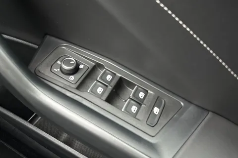 MV75UNX Volkswagen T-Roc 1.5 TSI Black Edition 5dr DSG **19' MISANO ALLOYS + REAR VIEW CAMERA** Thumbnail #22