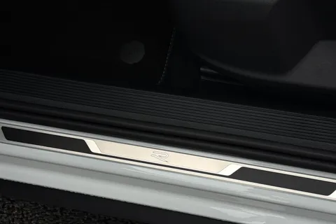 MV75UNX Volkswagen T-Roc 1.5 TSI Black Edition 5dr DSG **19' MISANO ALLOYS + REAR VIEW CAMERA** Thumbnail #34