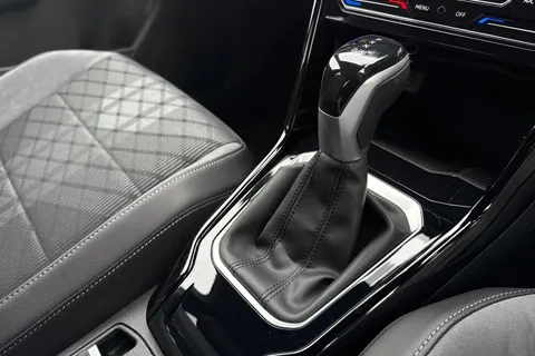 MV75UNX Volkswagen T-Roc 1.5 TSI Black Edition 5dr DSG **19' MISANO ALLOYS + REAR VIEW CAMERA** Thumbnail #40