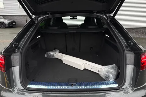  Audi RS Q8 4.0 TFSI V8 Performance Carbon Vorsprung Tiptronic quattro Euro 6 (s/s) 5dr Thumbnail #7