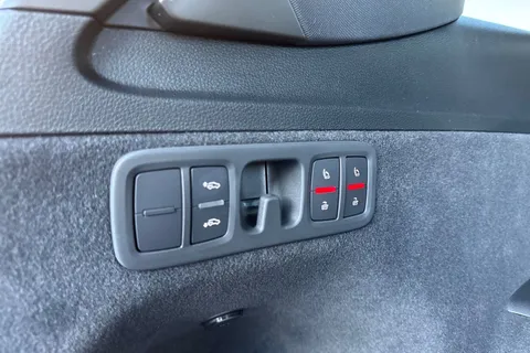  Audi Q7 3.0 TDI V6 Black Edition Tiptronic quattro Euro 6 (s/s) 5dr Thumbnail #38