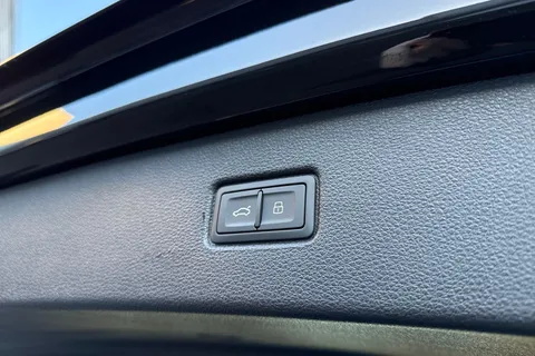  Audi Q7 3.0 TDI V6 Black Edition Tiptronic quattro Euro 6 (s/s) 5dr Thumbnail #39