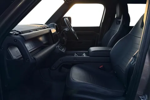 DT25YUW Land Rover Defender 110 4.4 P635 OCTA 5dr Thumbnail #4