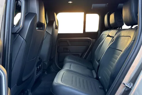 DT25YUW Land Rover Defender 110 4.4 P635 OCTA 5dr Thumbnail #5