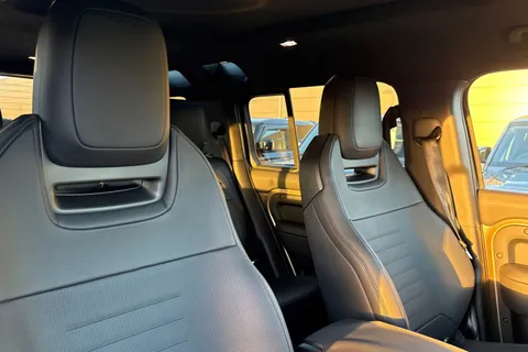 DT25YUW Land Rover Defender 110 4.4 P635 OCTA 5dr Thumbnail #23